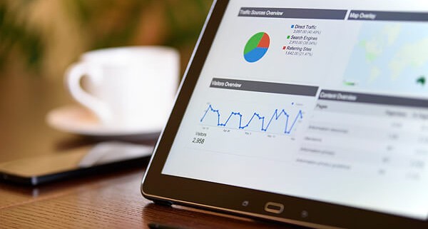 seo statistics on laptop